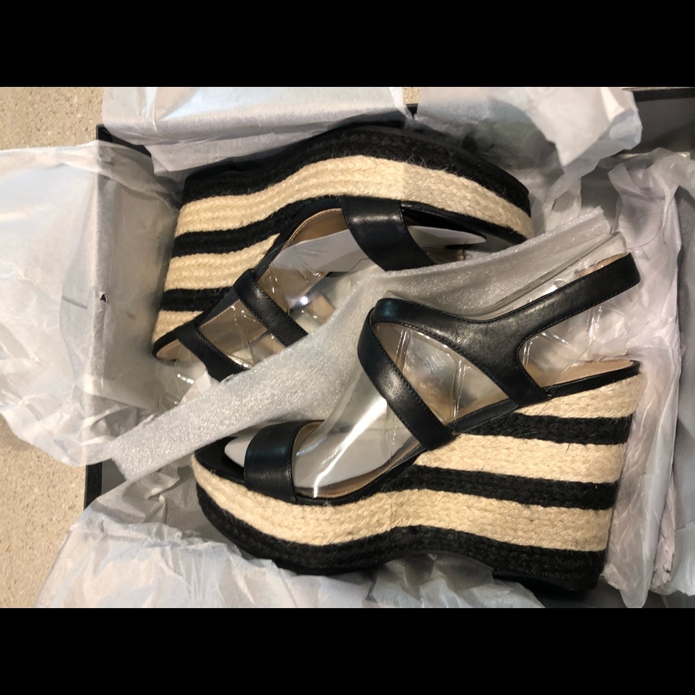 Sandals - Picture 2 of 4